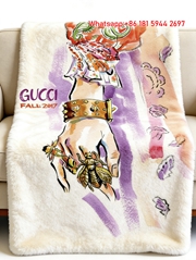 Gucci Fall 2017 Gilded Hand Golden Bee Statement Throw blankets IMG_2949